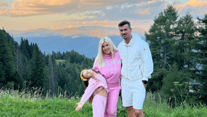 „Afacerea” pe care fiica Elenei Udrea şi-a deschis-o la început de vară. Fostul ministru a dezvăluit şi preţul produselor: „Unul bun”