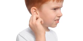 A început sezonul otitelor la copii: cum poate fi prevenită infectarea urechii. Sfaturile unui medic ORL pediatru