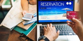 7 semne că un anunț de cazare de pe Booking ar putea fi fals. Ce trebuie să verifici înainte să plătești