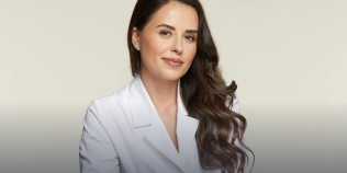 Sănătatea pielii şi părului la perimenopauză şi menopauză. Medicul dermatolog recomandă: „Stilul de viaţă sănătos este esenţial pentru o piele frumoasă după 50 de ani!”