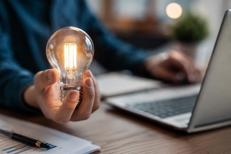 ANRE pregătește un „semafor” al furnizorilor de energie. Reclamațiile clienților vor influența clasamentul companiilor