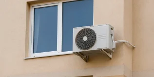 Apa care picură de la aerul condiționat te poate costa până la 5.000 de lei. Ce trebuie să știe proprietarii de apartamente