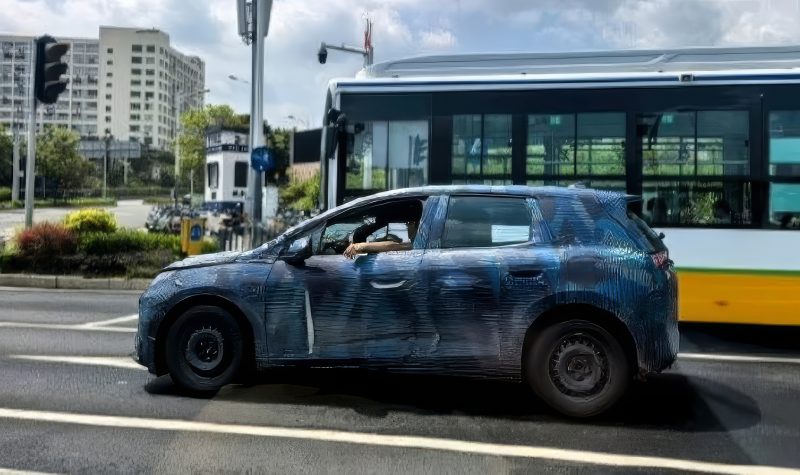 BYD pregătește pentru Europa un hibrid plug-in de 1.000 km. Dolphin G DM-i poate deveni rivalul ieftin pentru Polo și Yaris