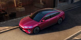 BYD vrea să scape șoferii de aplicațiile de parcare și încărcare. Sistemul care vine în mașinile chinezești din Europa