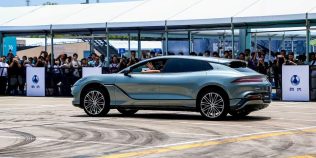 BYD atacă Porsche Panamera cu Denza Z9 GT: mașina electrică cu 1000 de kilometri autonomie costă 115.000 de euro în Europa și se încarcă în 9 minute