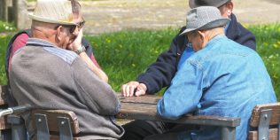 Calculatorul care îţi arată exact anul în care ieşi la pensie în funcţie de vârstă. E cea mai simplă variantă