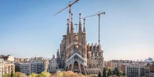 Cât a costat construcția catedralei Sagrada Familia și cine plătește lucrările. De ce inaugurarea turnului principal de către Papa Leon este un moment istoric pentru Biserica Catolică