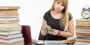 Ce salariu va avea un profesor cu 23 de ani vechime după noua lege a salarizării. Diferența față de venitul actual este uriașă