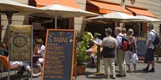 Ce sunt tapas, gustările pe care spaniolii le transformă într-un adevărat ritual. Povestea unui obicei celebru în toată lumea