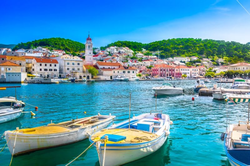Cele mai frumoase plaje din Croaţia. Turiştii din România merg în număr din ce în ce mai mare aici
