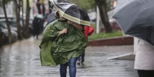 Cod galben de furtuni și vijelii în 13 județe. Harta zonelor vizate și prognoza pentru București