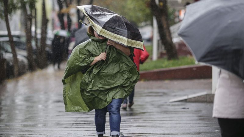 Cod galben de furtuni și vijelii în 13 județe. Harta zonelor vizate și prognoza pentru București