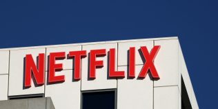Regizorul de la Hollywood care a pierdut milioane din banii Netflix ajunge la închisoare. A cheltuit fondurile pe mașini de lux și criptomonede