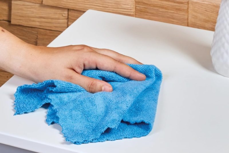 Culorile lavetelor din microfibră nu sunt întâmplătoare. Care trebuie folosită în baie, bucătărie sau dormitor