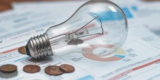 Cum ar putea plăti românii mai puțin la electricitate. Planul care promite facturi cu 25% mai mici