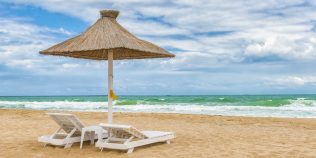 Cum funcţionează bacteria „devoratoare” care se înmulțește rapid în Marea Neagră. Tot ce trebuie să ştie turiştii de pe litoralul românesc