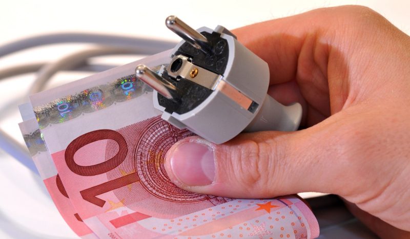 Cum poţi scădea factura la curent cu 25%. Soluţia găsită de nemţi pentru a economisi bani lunar