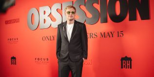 După succesul uriaș al „Obsession”, regizorul Curry Barker primește un contract de milioane pentru următorul film horror