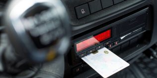 De la 1 iulie 2026, mii de șoferi vor fi obligați să monteze acest dispozitiv. Amenzile ajung la 12.000 de lei