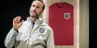 Serialul care transformă fotbalul Angliei într-o dramă despre frică, eșec și identitate. „Dragă Anglia” ajunge pe HBO Max. Când vezi „Dear England” INTERVIU