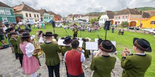 Săptămâna Hafferland 2026 te ajută să vezi Transilvania și tradițiile săsești cu alți ochi. În perioada 6-9 august, Nadia Comâneci ajunge la bisericile fortificate