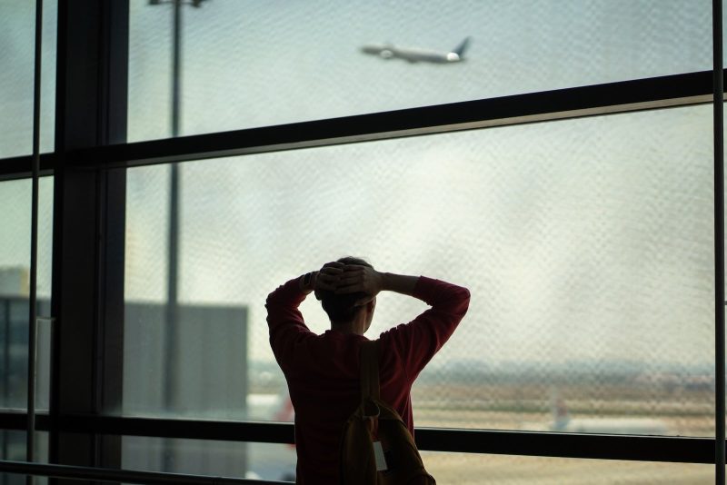 Hainele din cauza cărora nu ţi se permite accesul în avion. La ce să fii atent vara aceasta când pleci în concediu