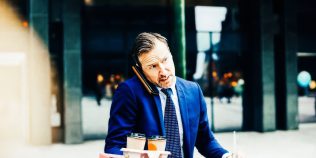 SAFEcall, noua funcție care te ajută să eviți fraudele bancare, lansată de ING. Cum te salvează în cazul tranzacțiilor neobișnuite