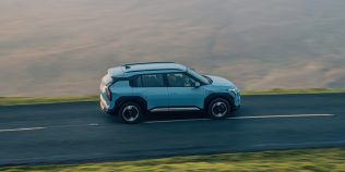 Kia EV3 bate Renault, BYD și Ford într-un test german: SUV-ul electric de 36.000 de euro care poate prinde bine și în România