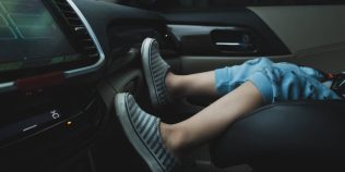 La ce vârstă au voie copiii să stea pe locul din dreapta față. Ce prevede legea
