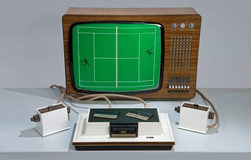 Prima consolă video din istorie s-a născut dintr-o idee simplă. Magnavox Odyssey, „cutia” cu care Ralph Baer a pornit revoluția gamingului