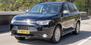 Un Mitsubishi Outlander PHEV a trecut de 500.000 km fără să fie încărcat vreodată: povestea surprinzătoare a unui proprietar olandez