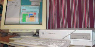 Cum a paralizat un student internetul fără să vrea. Greșeala de cod care a declanșat primul mare „virus” online în 1988
