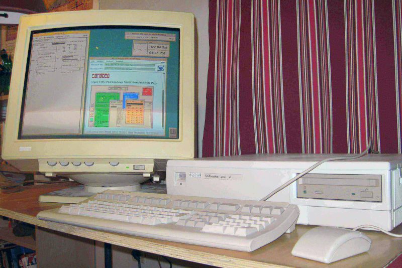 Cum a paralizat un student internetul fără să vrea. Greșeala de cod care a declanșat primul mare „virus” online în 1988