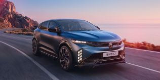 Noul Renault Megane E-Tech electric vine cu schimbări importante: baterie mai mare, tehnologie Google și design mai agresiv