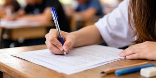 Evaluarea Națională 2026 continuă astăzi cu proba la Matematică. Ce au voie și ce le este interzis elevilor în sala de examen