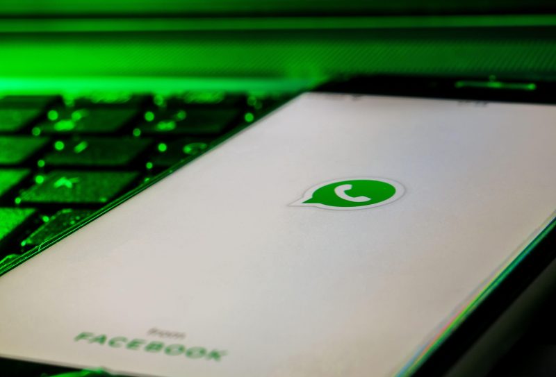 O nouă înşelăciune pe WhatsApp. Cum sunt păcăliţi românii în numele unor hoteluri, datele pe care să nu le dai niciodată