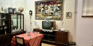 Obiectele din comunism valorează o mică avere în 2026. Ce mai vând românii pe internet pentru a face bani