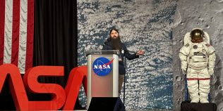 Românul care contribuie la misiunile NASA spre Lună. Povestea profesorului din Rădăuți care dezvoltă modele pentru bateriile viitorului