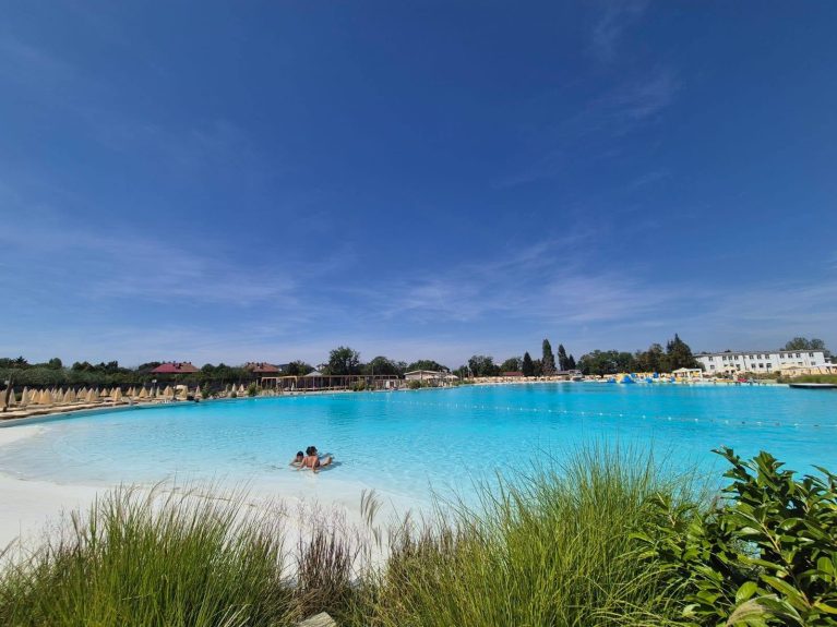 Piscine București 2026. Cât costă intrarea la Therme, Divertiland, Lagoon Park și alte locații populare. Tarife actualizate