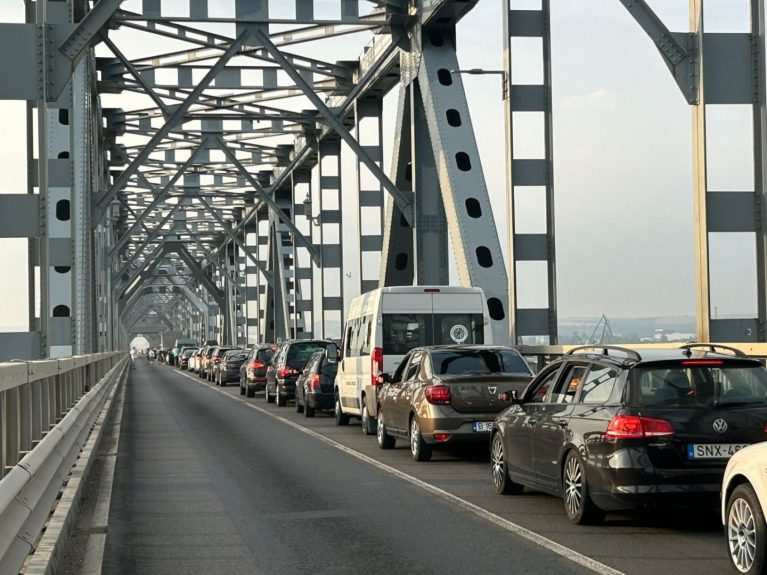 Podul Giurgiu–Ruse se închide complet timp de două zile. Ce rute alternative au la dispoziție șoferii