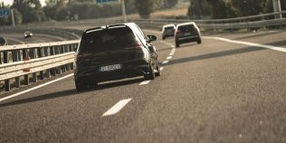 Poți depăși o coloană de mașini dacă linia este discontinuă? Cum te scapă Codul Rutier 2026 de amendă