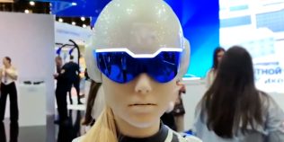 VIDEO | Roboții prezentați ca mândria tech a Rusiei s-au făcut de râs. Umanoizi care nu știau cum îi cheamă și „fotbaliști” mai mult pe tușă decât pe teren