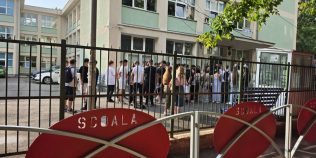 Scandal la Evaluarea Națională 2026. Sindicatele spun că mii de profesori au rămas blocați până la 8 ore în școli