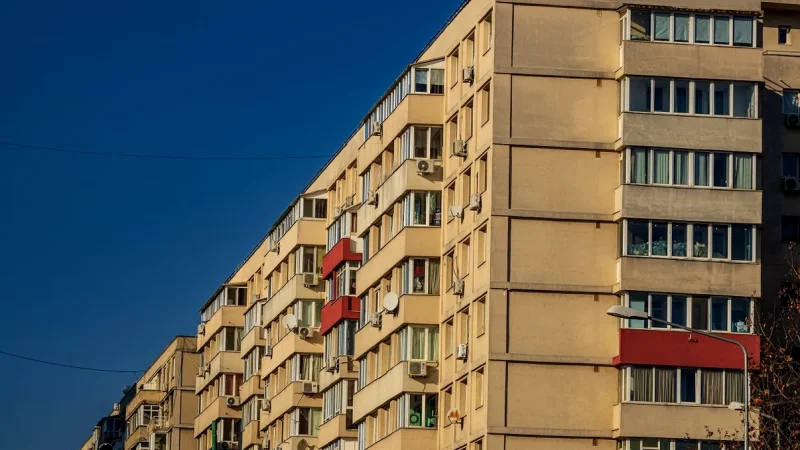 Cine poate primi locuință socială în 2026. Românii care pot beneficia de chirii mult mai mici decât cele de pe piață