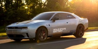 Bateriile solid-state au ieșit pe șosea: autonomia de peste 1.200 km care poate speria motoarele termice