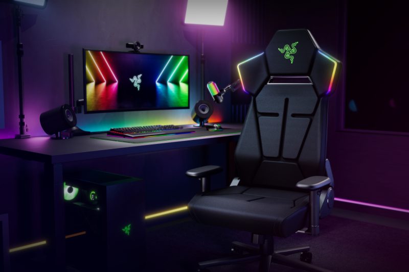 Primul scaun de gaming cu iluminare reactivă Razer Chroma transformă nivelul de imersiune în jocurile tale preferate