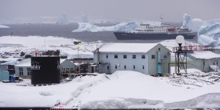 Seiful ascuns sub gheața Antarcticii care ar putea salva istoria climei Pământului. Ce păstrează în interior