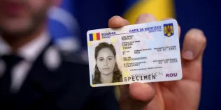 Taxă pentru noul buletin electronic. Data de la care românii vor fi nevoiți să plătească pentru el