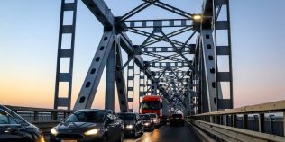 Taxele pentru traversarea podului peste Dunăre de la Giurgiu în 2026. Plata online devine disponibilă din 15 iunie