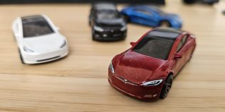 Suedia blochează visul Tesla FSD în Europa: „mașina nu trebuie să poată depăși viteza legală”